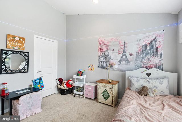 49 HAWKSWELL CIR, Oreland, PA 19075