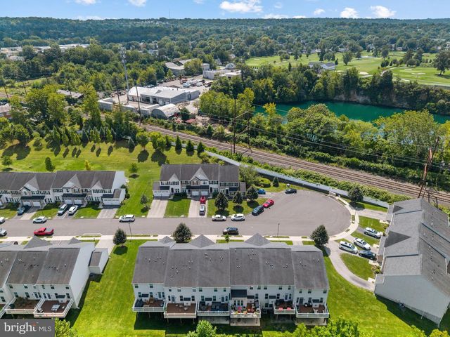 49 HAWKSWELL CIR, Oreland, PA 19075