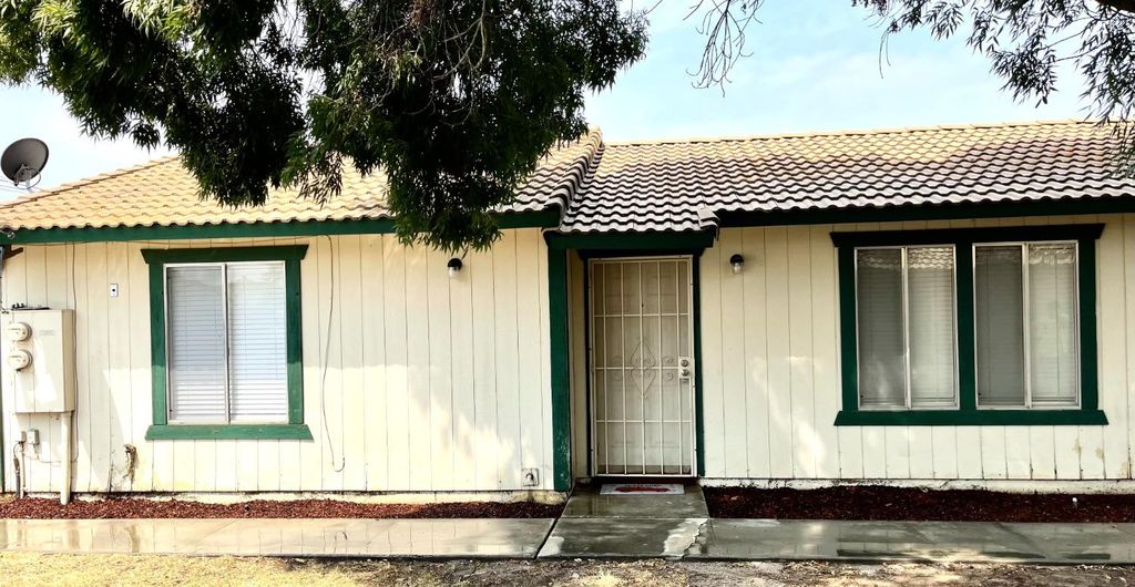 Image 1 of property listing at 363 E Florinda Street, Hanford, CA 93230