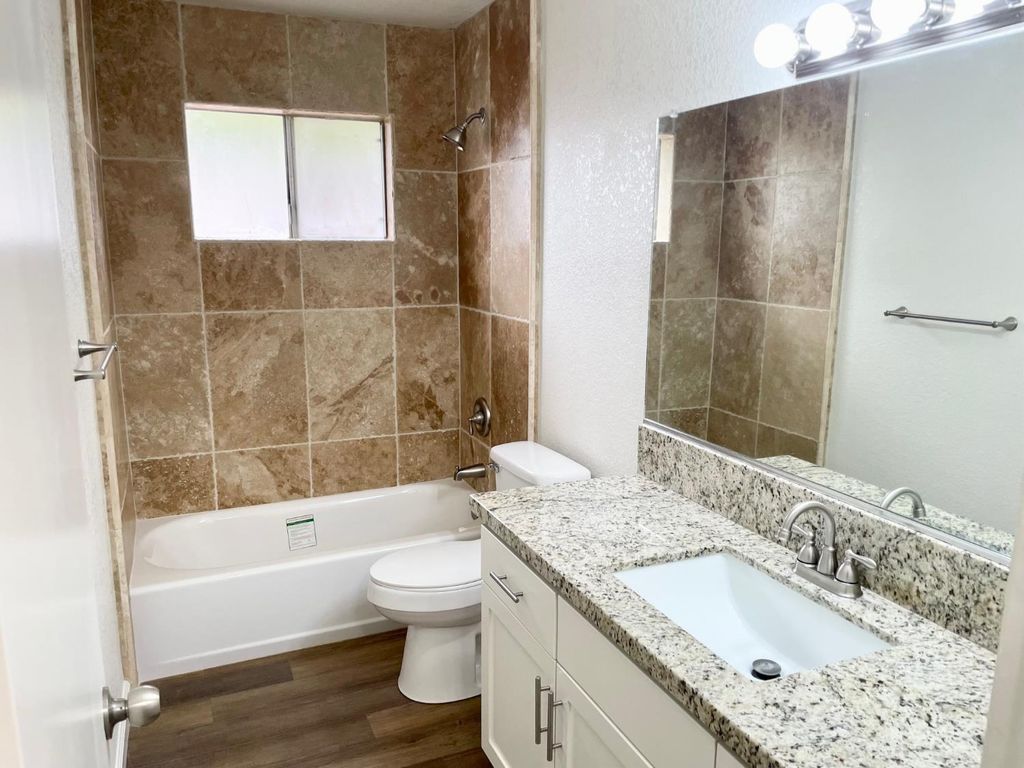 Image 11 of property listing at 363 E Florinda Street, Hanford, CA 93230