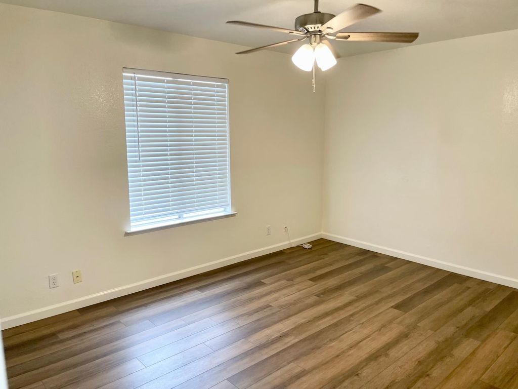 Image 13 of property listing at 363 E Florinda Street, Hanford, CA 93230