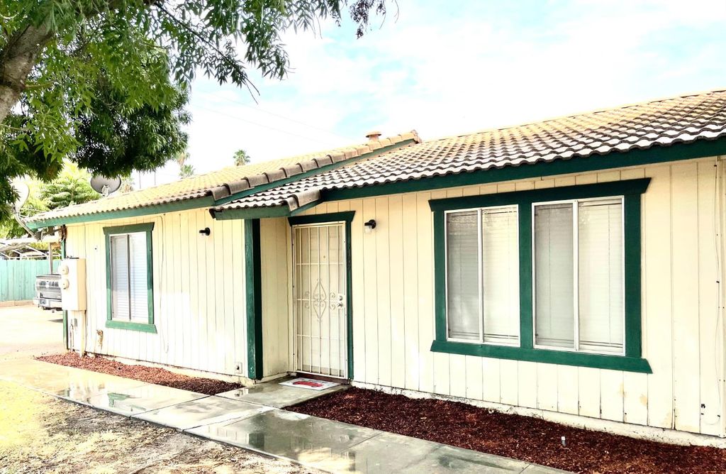 Image 2 of property listing at 363 E Florinda Street, Hanford, CA 93230