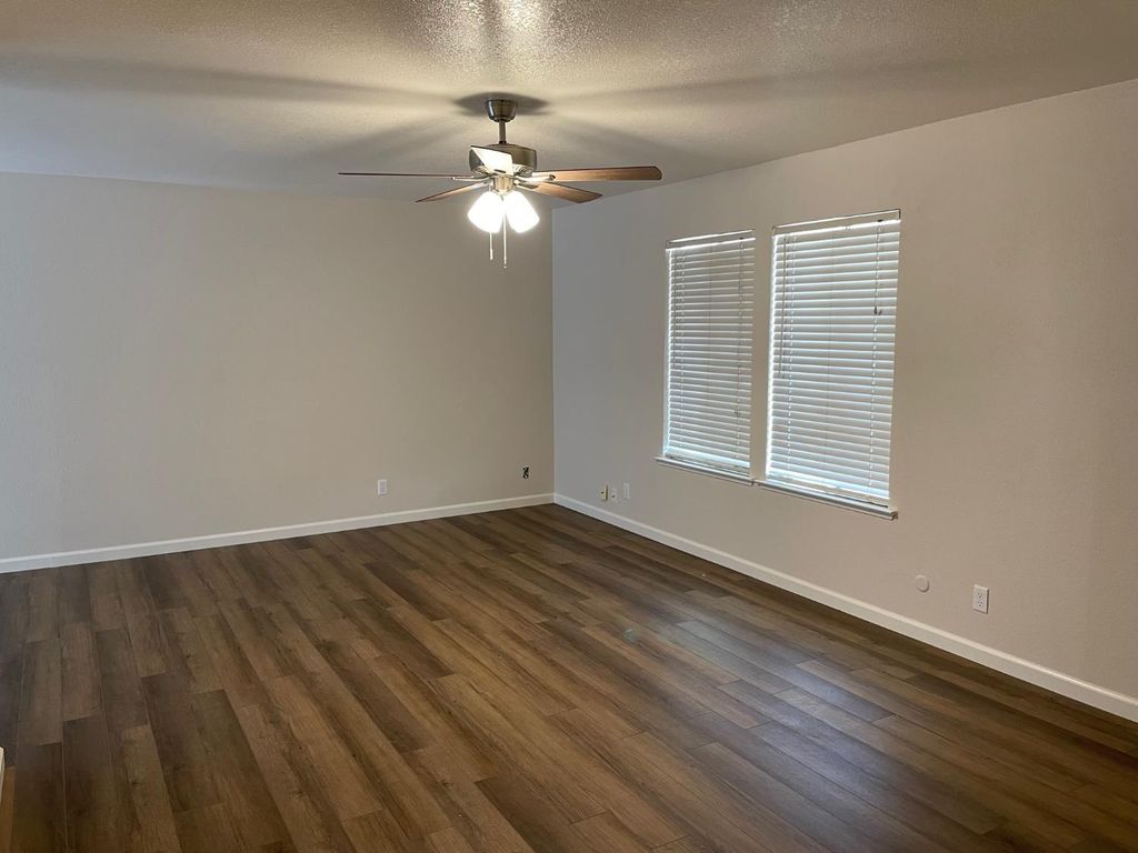 Image 3 of property listing at 363 E Florinda Street, Hanford, CA 93230