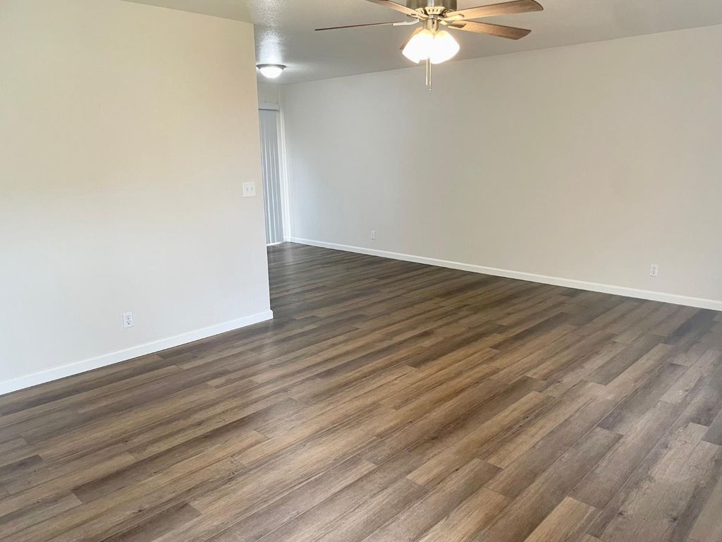 Image 5 of property listing at 363 E Florinda Street, Hanford, CA 93230