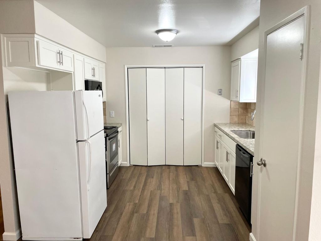 Image 6 of property listing at 363 E Florinda Street, Hanford, CA 93230