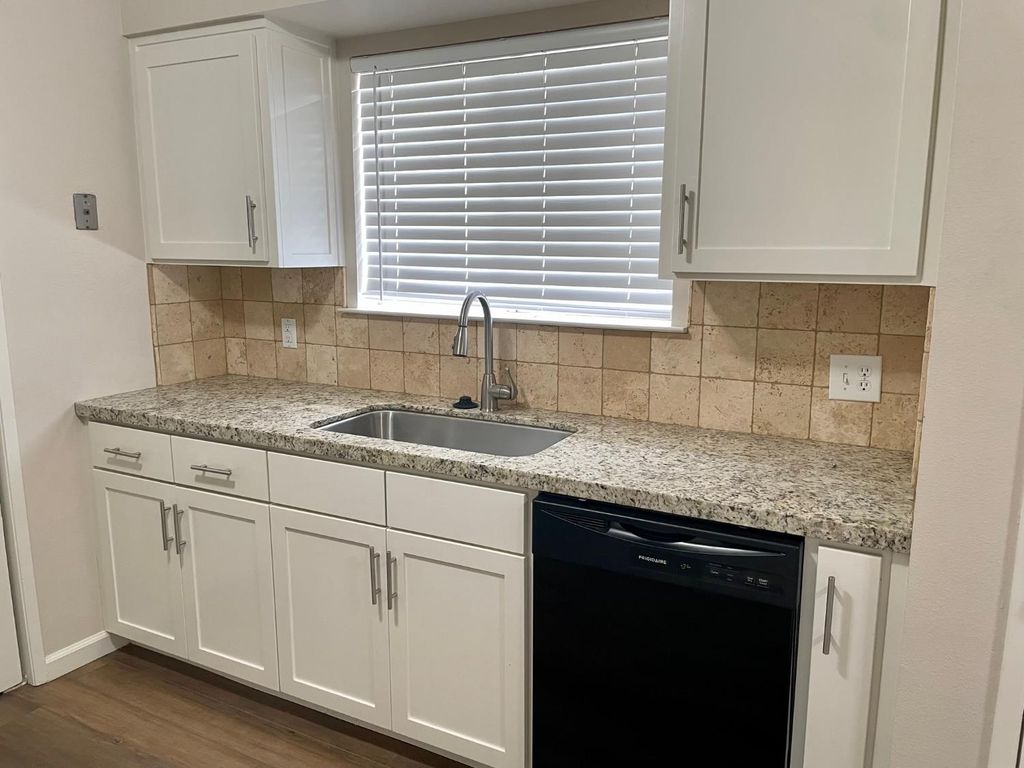 Image 9 of property listing at 363 E Florinda Street, Hanford, CA 93230