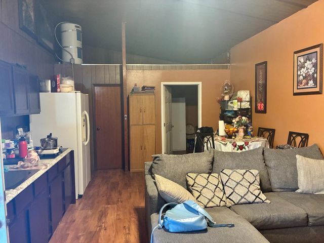 1231 C Street, Reedley, CA 93654