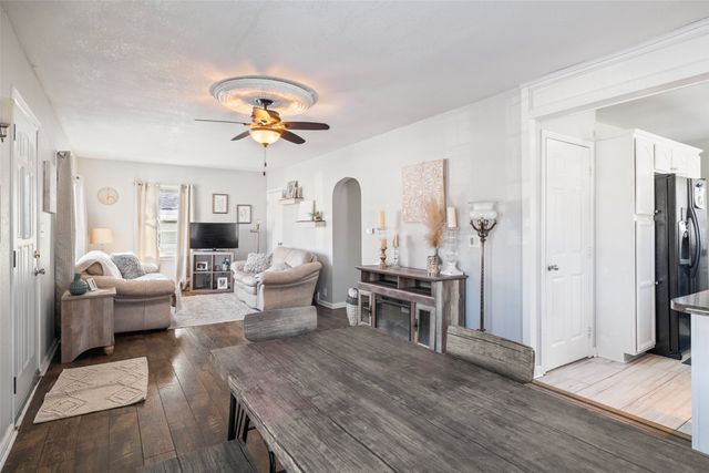 3101 E Clinton Avenue, Des Moines, IA 50317