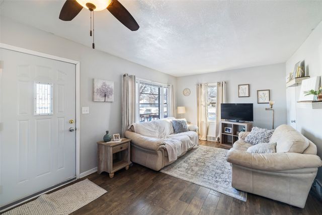 3101 E Clinton Avenue, Des Moines, IA 50317