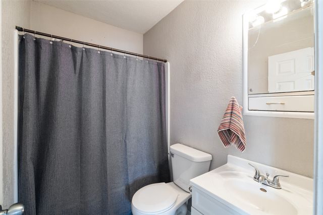 3101 E Clinton Avenue, Des Moines, IA 50317