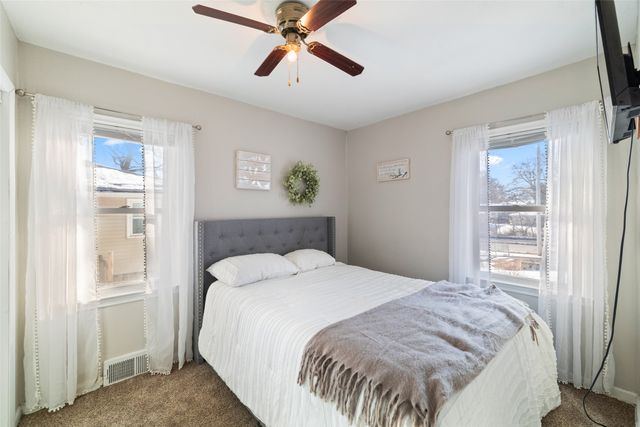 3101 E Clinton Avenue, Des Moines, IA 50317