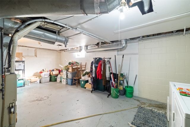 3101 E Clinton Avenue, Des Moines, IA 50317