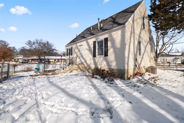 3101 E Clinton Avenue, Des Moines, IA 50317