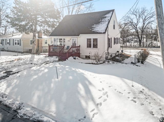 3101 E Clinton Avenue, Des Moines, IA 50317