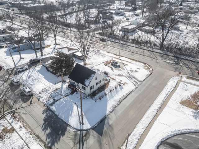 3101 E Clinton Avenue, Des Moines, IA 50317