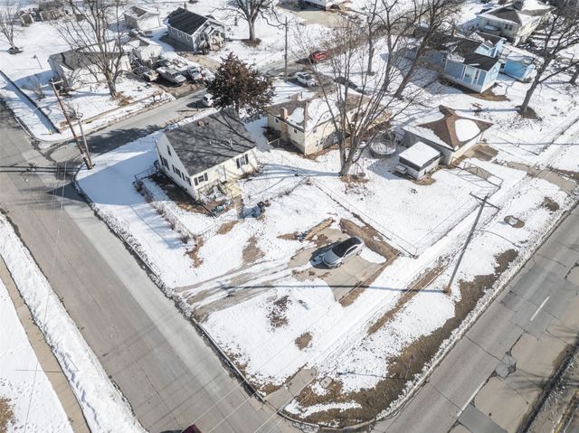 3101 E Clinton Avenue, Des Moines, IA 50317
