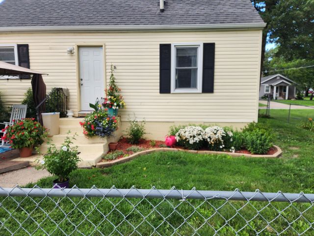 3101 E Clinton Avenue, Des Moines, IA 50317