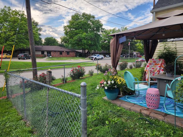 3101 E Clinton Avenue, Des Moines, IA 50317