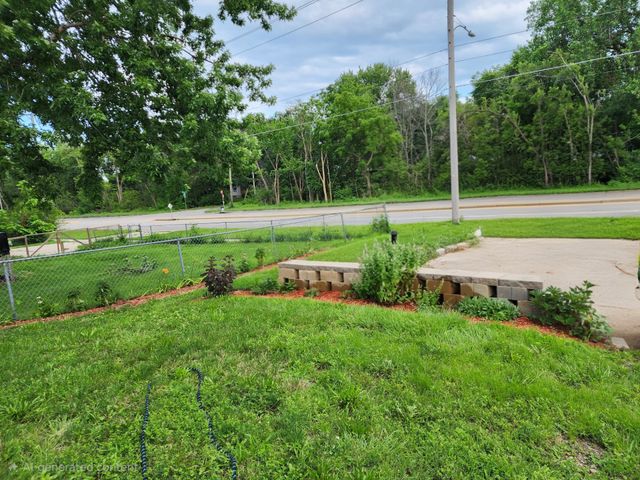 3101 E Clinton Avenue, Des Moines, IA 50317