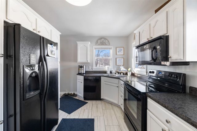 3101 E Clinton Avenue, Des Moines, IA 50317