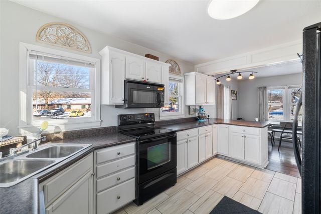 3101 E Clinton Avenue, Des Moines, IA 50317