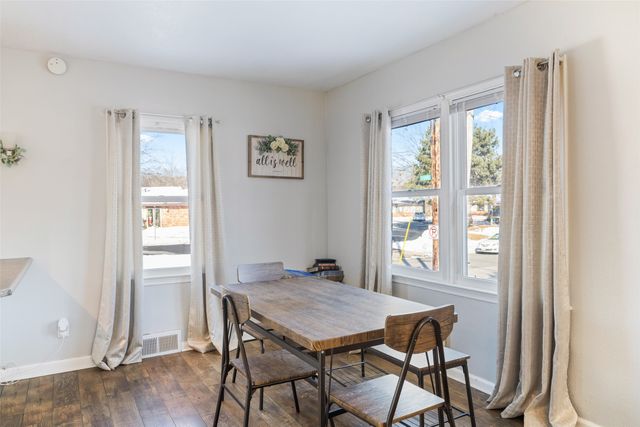 3101 E Clinton Avenue, Des Moines, IA 50317