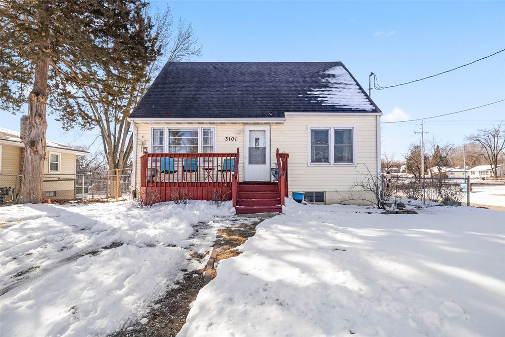 3101 E Clinton Avenue, Des Moines, IA 50317