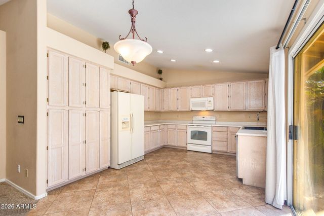 6715 W CHERRY HILLS Drive, Peoria, AZ 85345