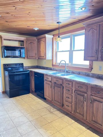 405 Main Street, Derby, VT 05829