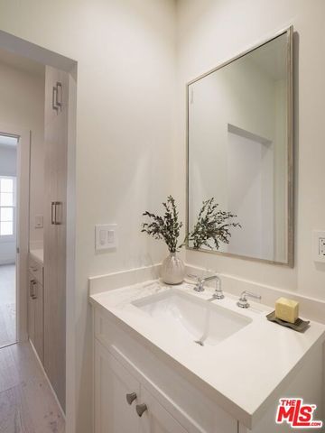 632 S Arden Boulevard, Los Angeles, CA 90005