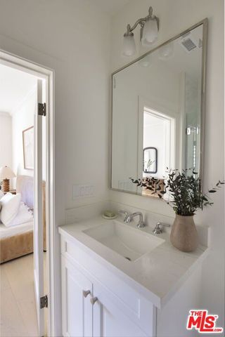 632 S Arden Boulevard, Los Angeles, CA 90005