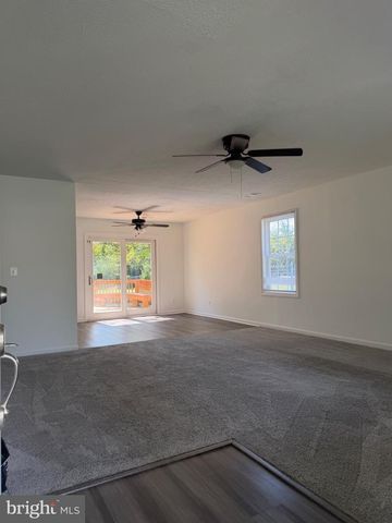105 WALNUT DR, Fredericksburg, VA 22405