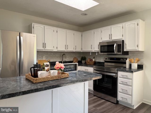 105 WALNUT DR, Fredericksburg, VA 22405
