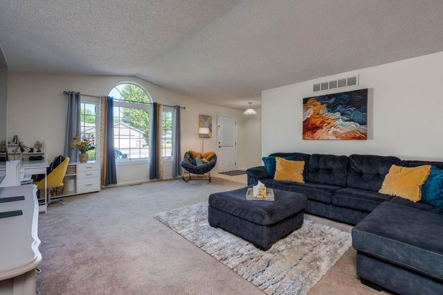 150 Oxford Path, Mankato, MN 56001
