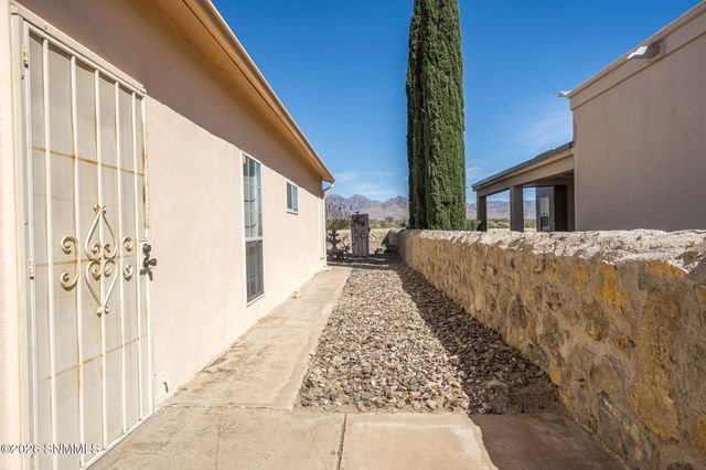 649 Stone Canyon Drive, Las Cruces, NM 88011