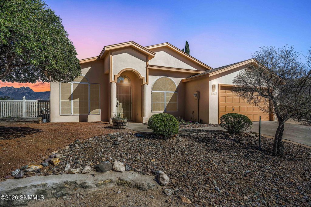649 Stone Canyon Drive, Las Cruces, NM 88011