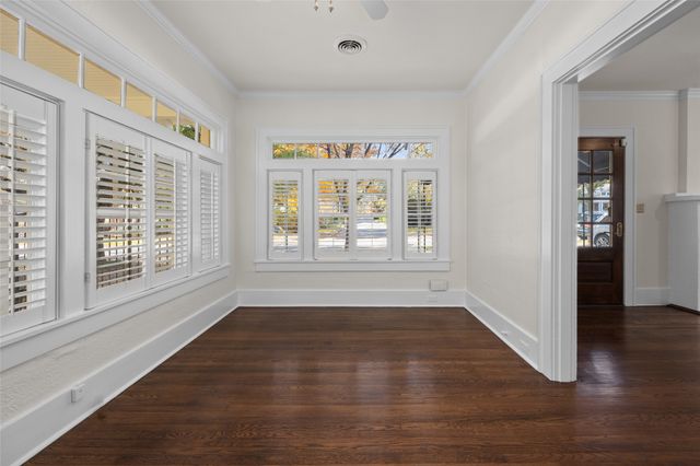 1325 Clover Lane, Fort Worth, TX 76107