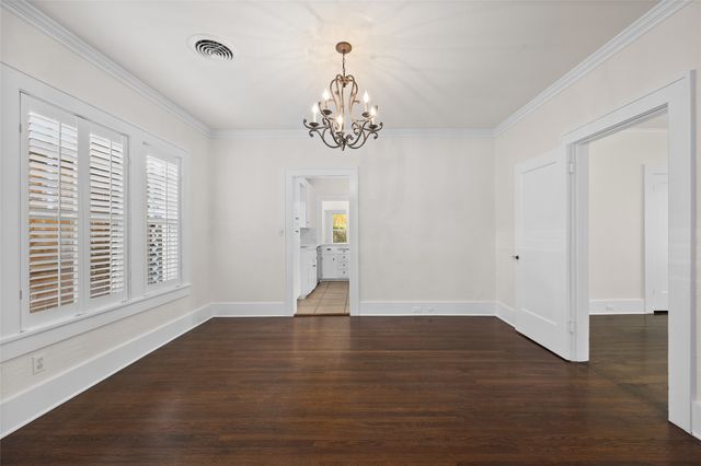 1325 Clover Lane, Fort Worth, TX 76107