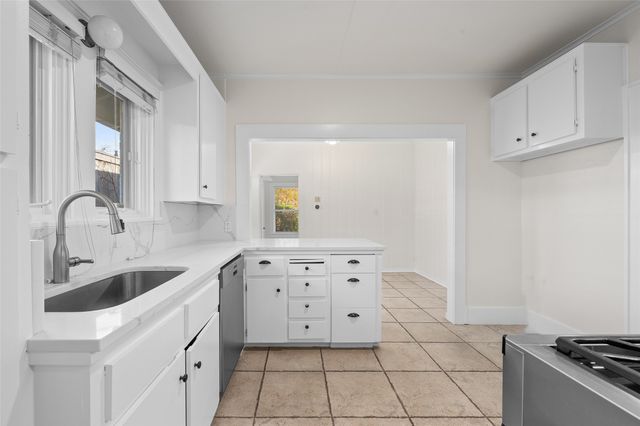 1325 Clover Lane, Fort Worth, TX 76107