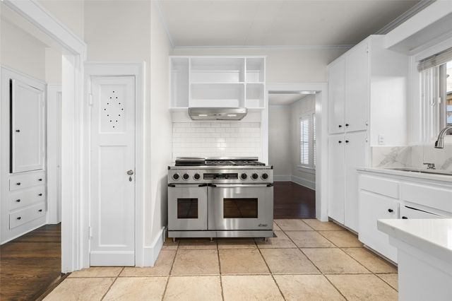 1325 Clover Lane, Fort Worth, TX 76107