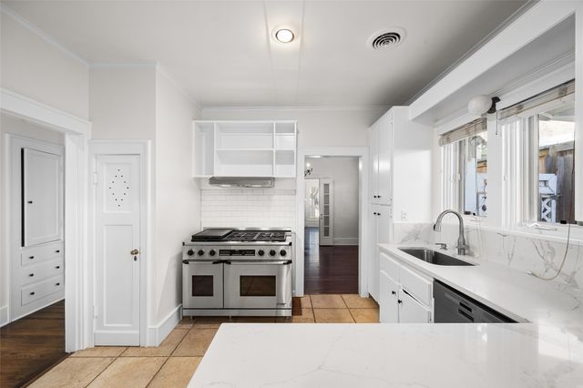 1325 Clover Lane, Fort Worth, TX 76107