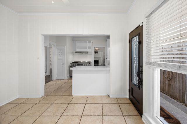 1325 Clover Lane, Fort Worth, TX 76107