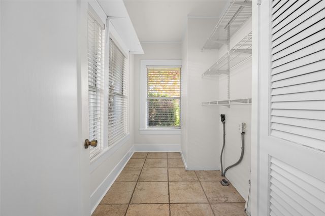 1325 Clover Lane, Fort Worth, TX 76107