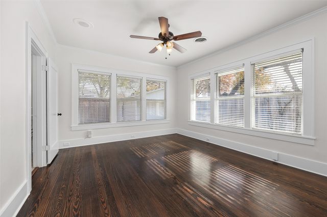 1325 Clover Lane, Fort Worth, TX 76107