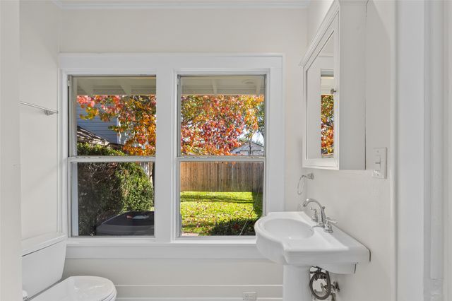 1325 Clover Lane, Fort Worth, TX 76107