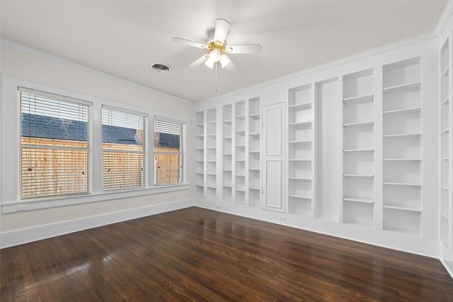 1325 Clover Lane, Fort Worth, TX 76107