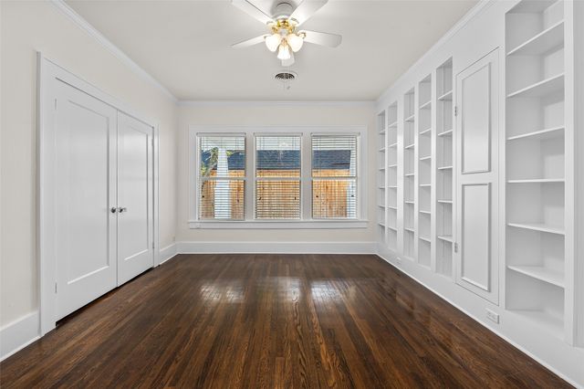 1325 Clover Lane, Fort Worth, TX 76107