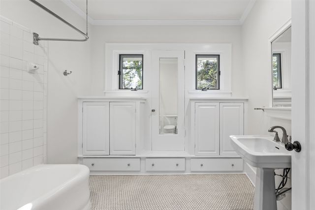 1325 Clover Lane, Fort Worth, TX 76107