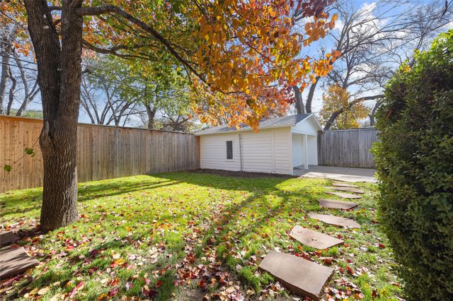 1325 Clover Lane, Fort Worth, TX 76107