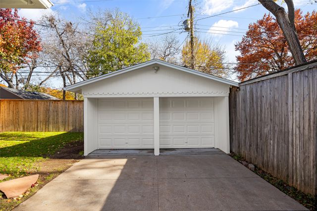 1325 Clover Lane, Fort Worth, TX 76107